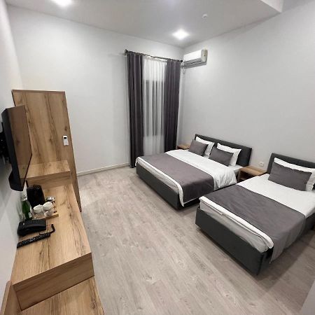 Rever Hotel Tashkent Esterno foto