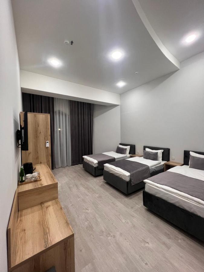 Rever Hotel Tashkent Esterno foto