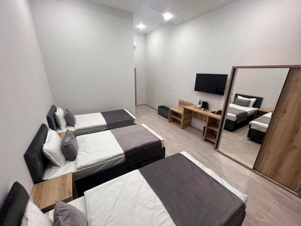 Rever Hotel Tashkent Esterno foto