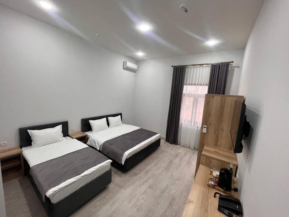 Rever Hotel Tashkent Esterno foto