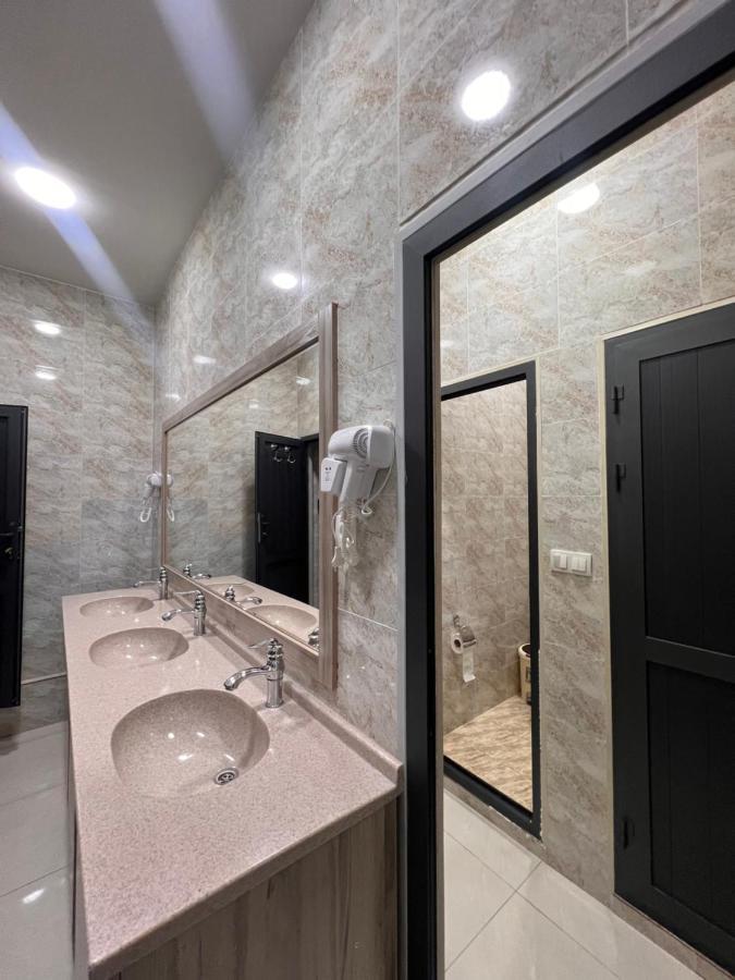 Rever Hotel Tashkent Esterno foto